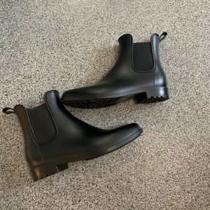 Ankle black boots